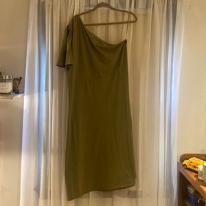 One sleeve / off the shoulder dress